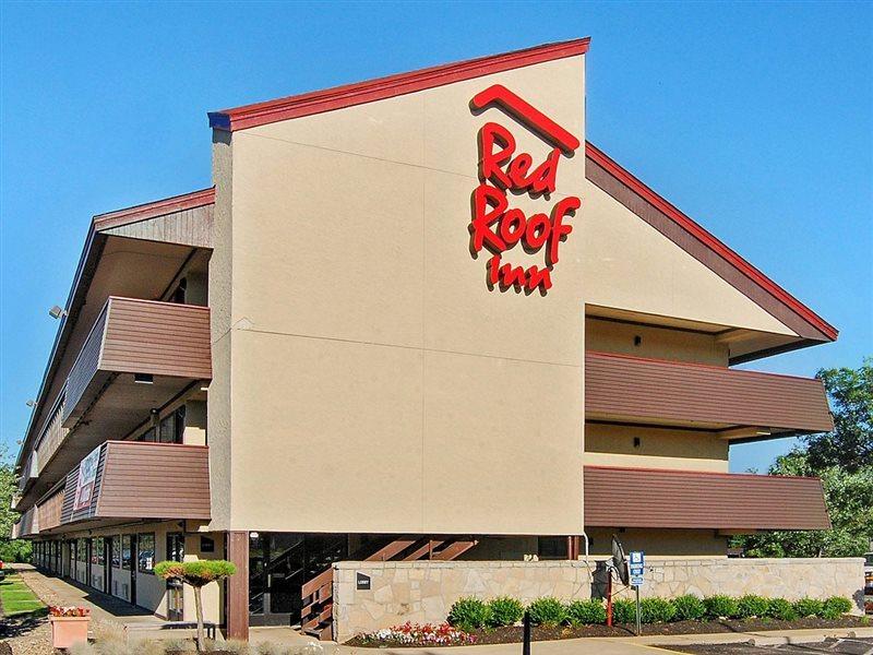 Red Roof Inn Akron Bagian luar foto