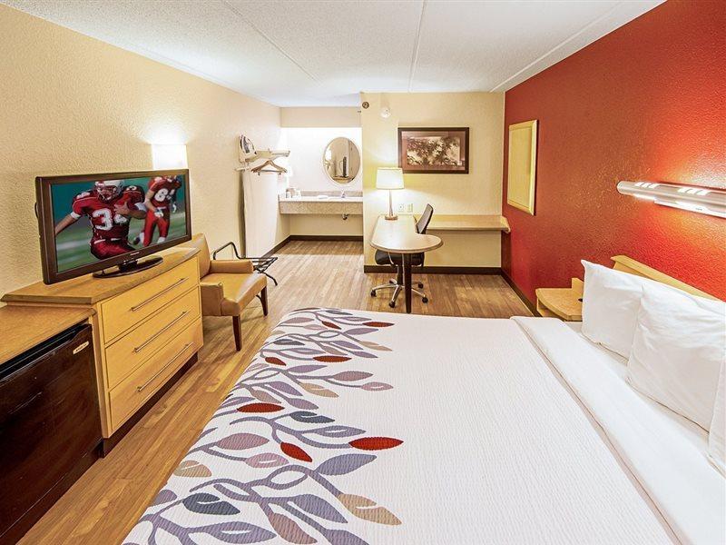 Red Roof Inn Akron Bagian luar foto