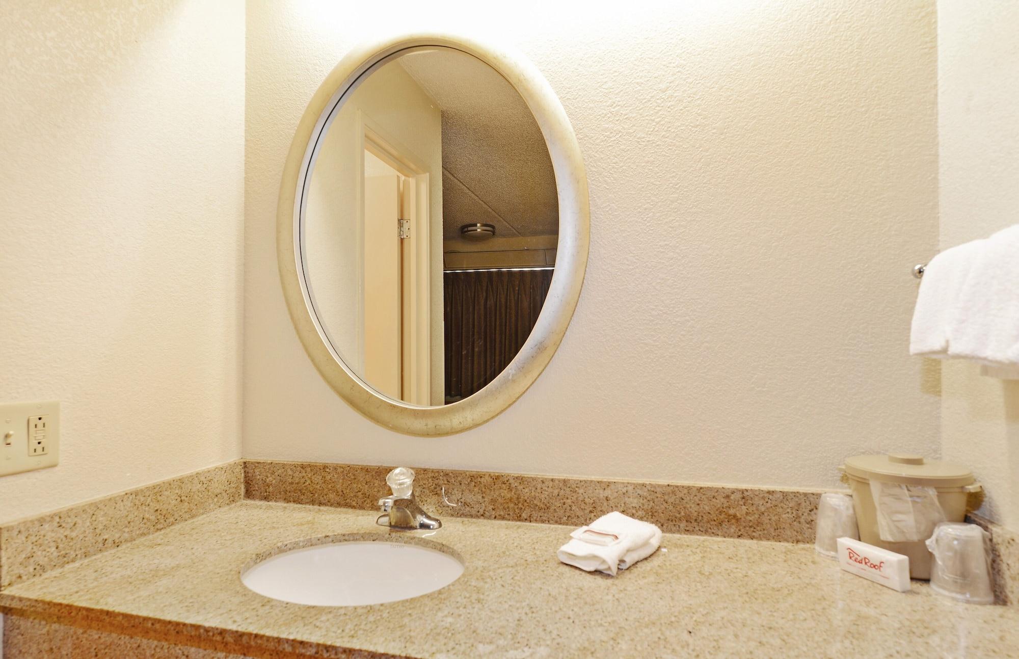 Red Roof Inn Akron Bagian luar foto
