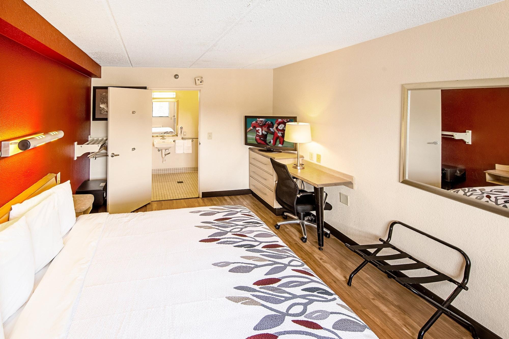 Red Roof Inn Akron Bagian luar foto