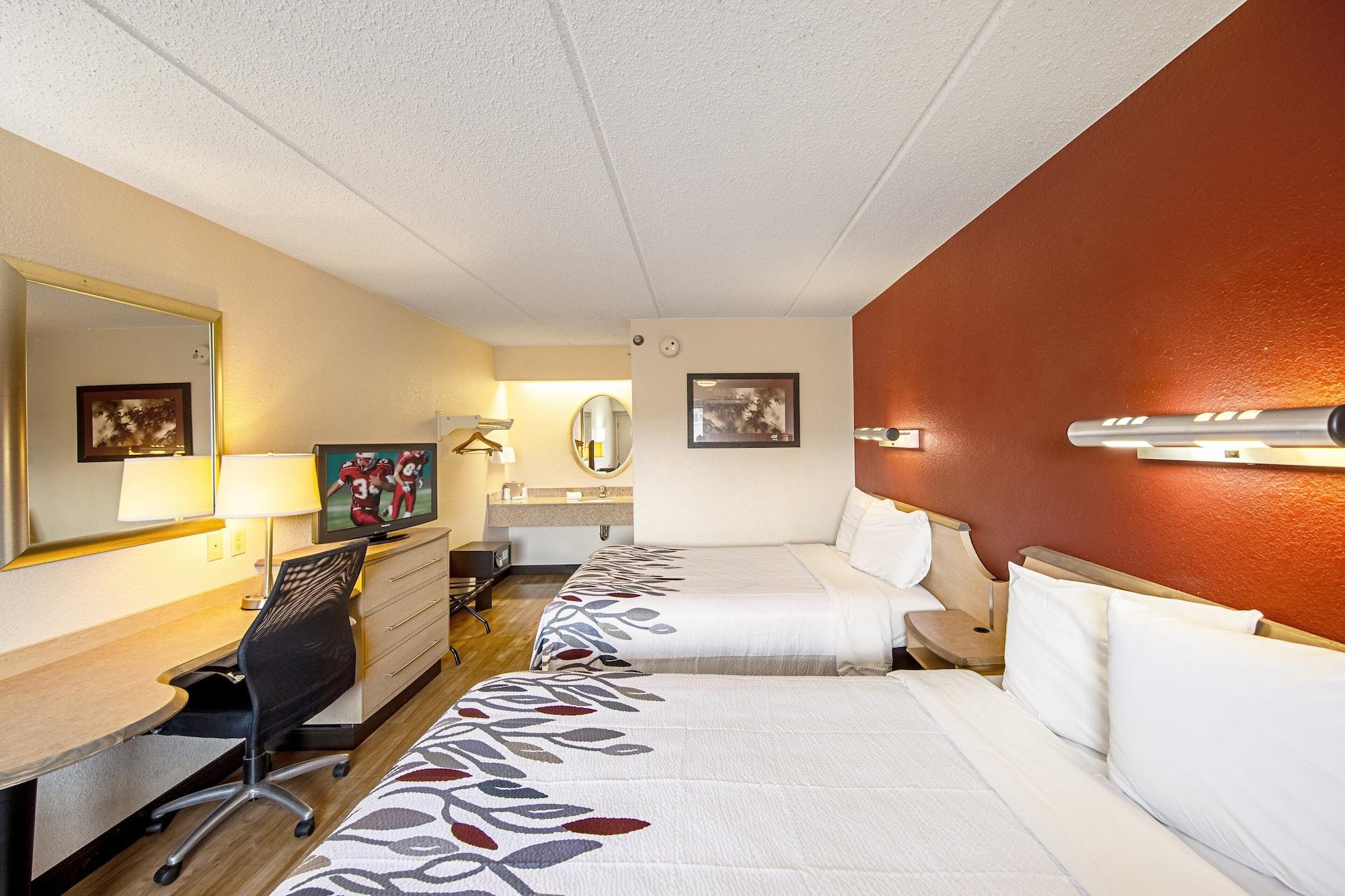 Red Roof Inn Akron Bagian luar foto