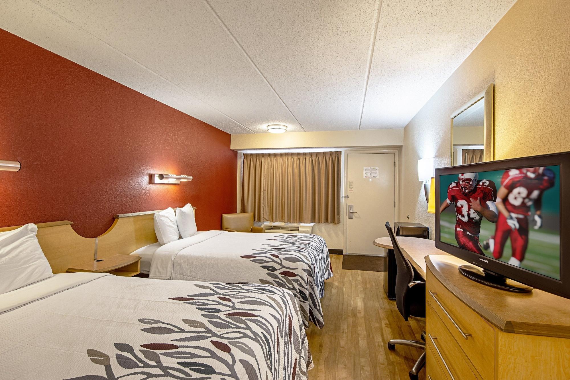 Red Roof Inn Akron Bagian luar foto