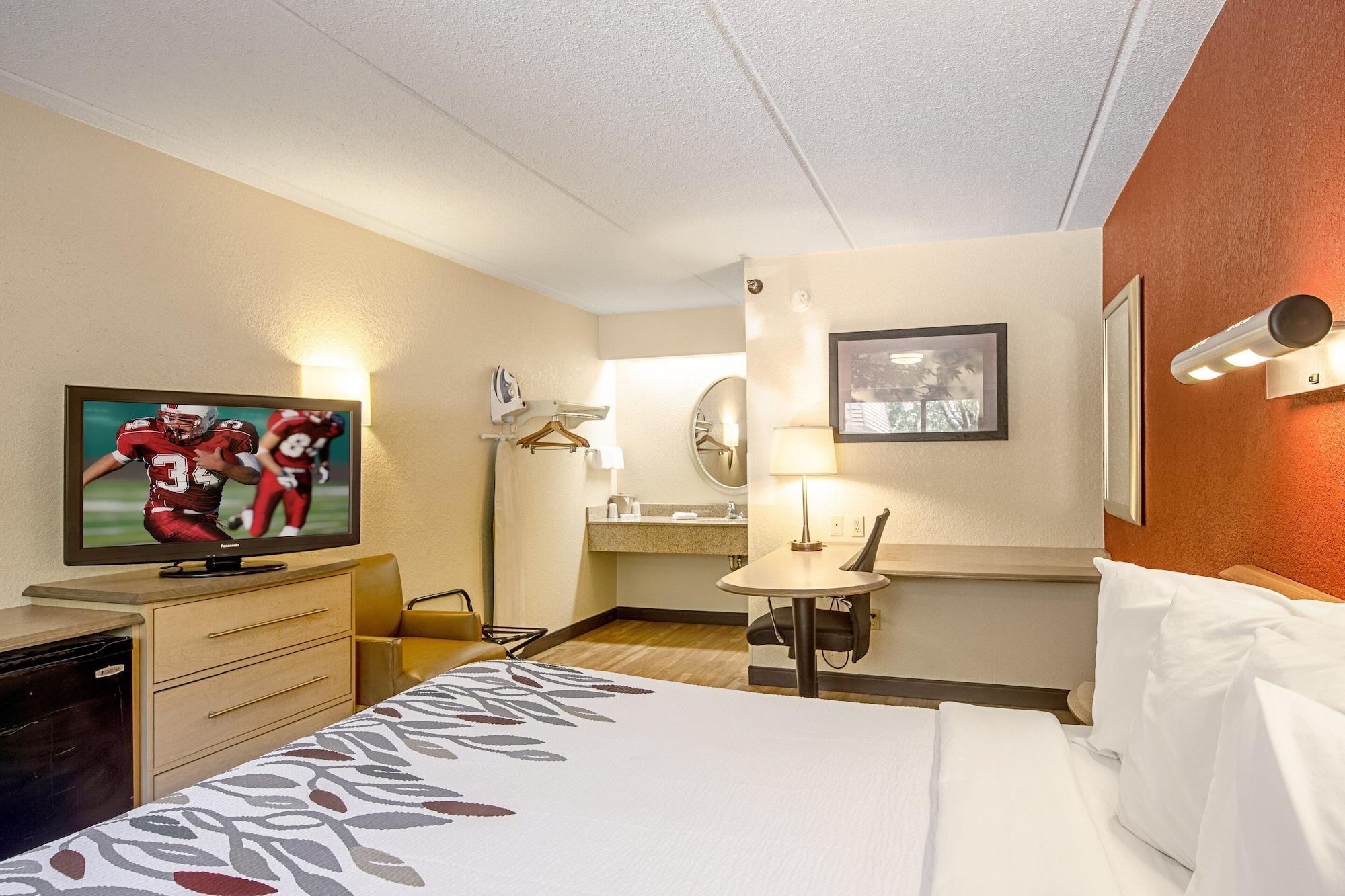 Red Roof Inn Akron Bagian luar foto