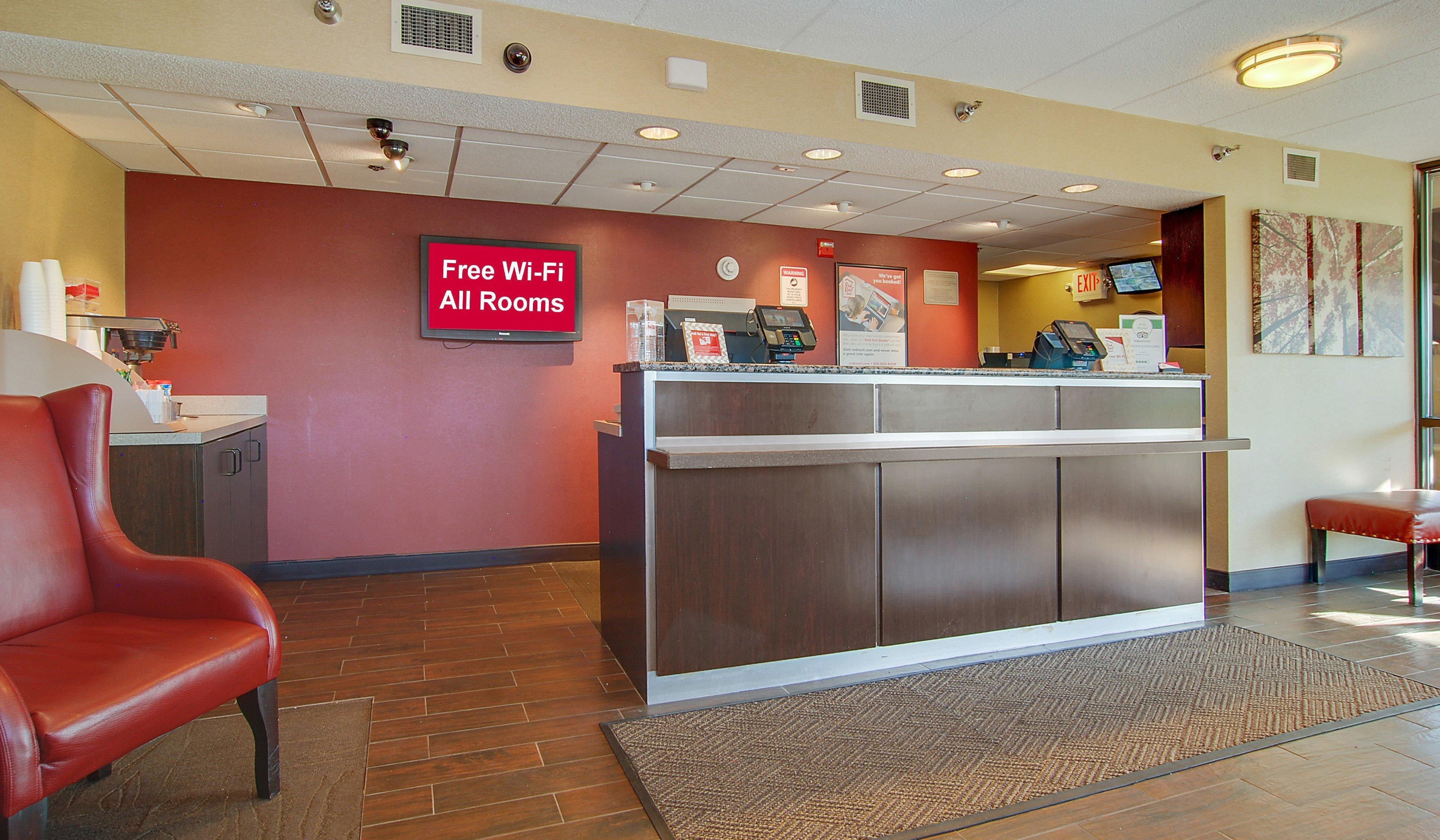 Red Roof Inn Akron Bagian luar foto