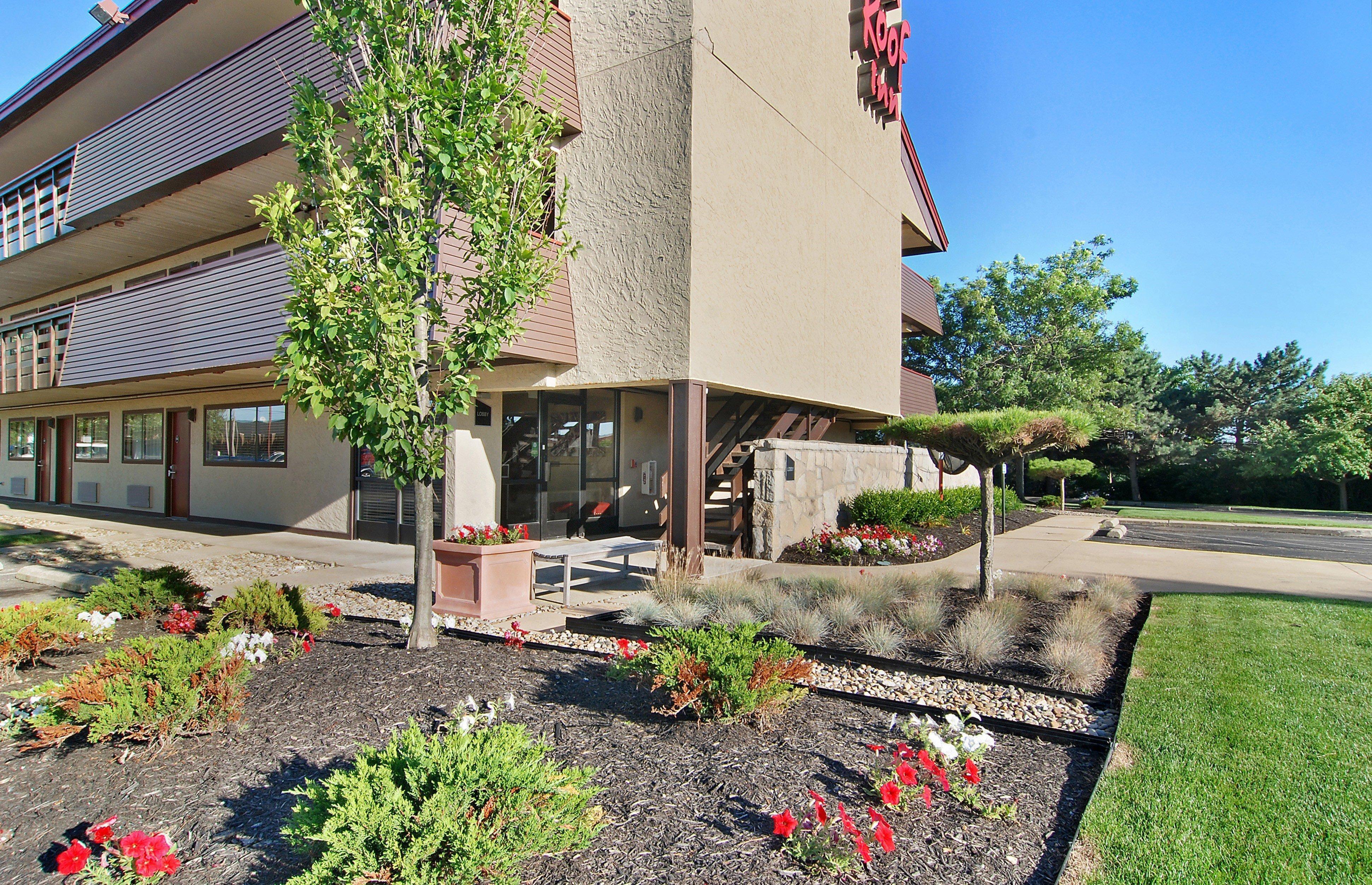 Red Roof Inn Akron Bagian luar foto